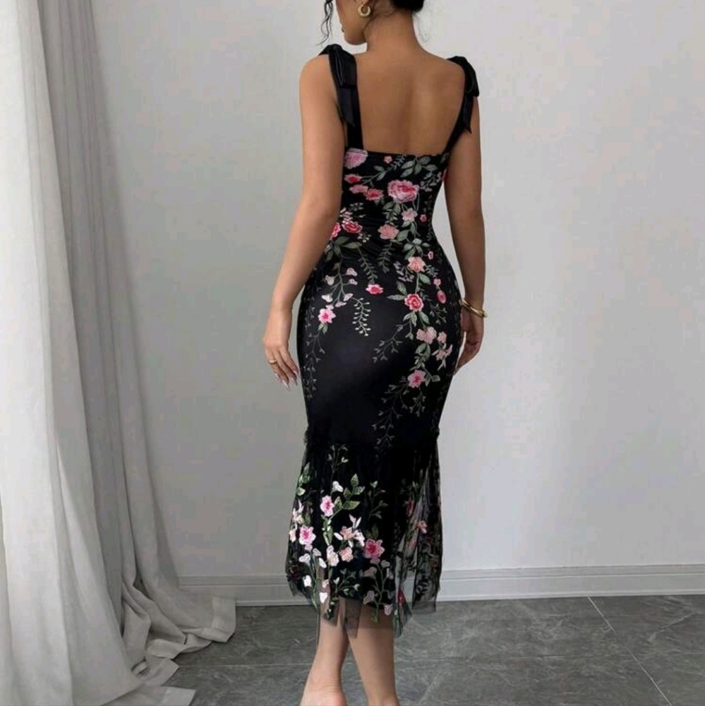 Women Elegant Floral Embroidered Slip Sheath Sexy Dress - Picture 2 of 5